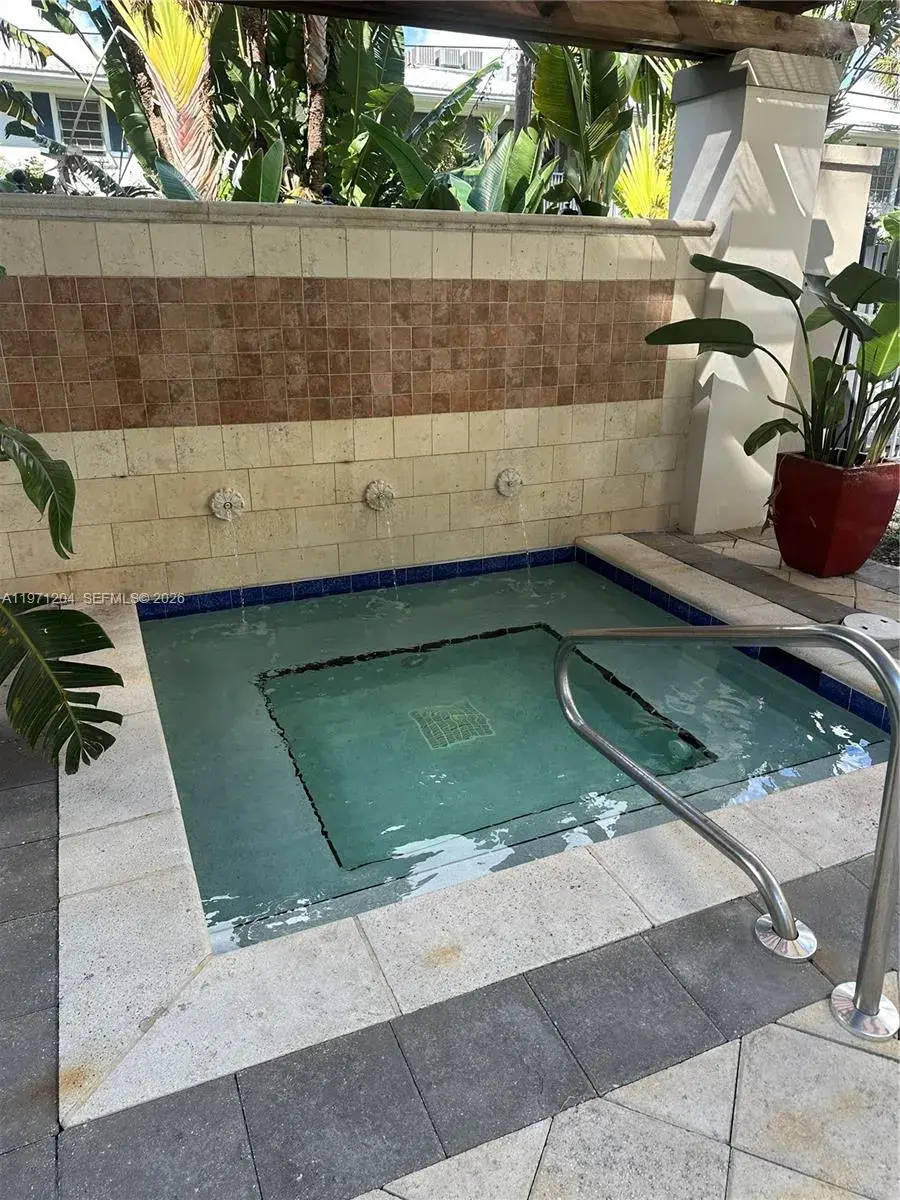 2421 NE 65th St # 508, Fort Lauderdale FL 33308