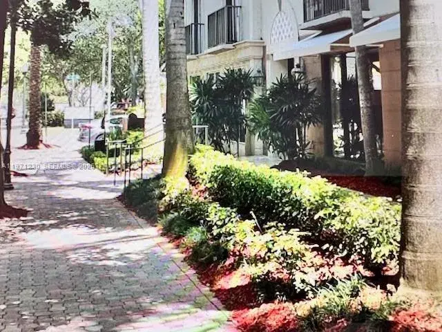 1 bedroom 1 bath Residential Lease for rent at 1900 Van Buren St # 120B, Hollywood FL 33020