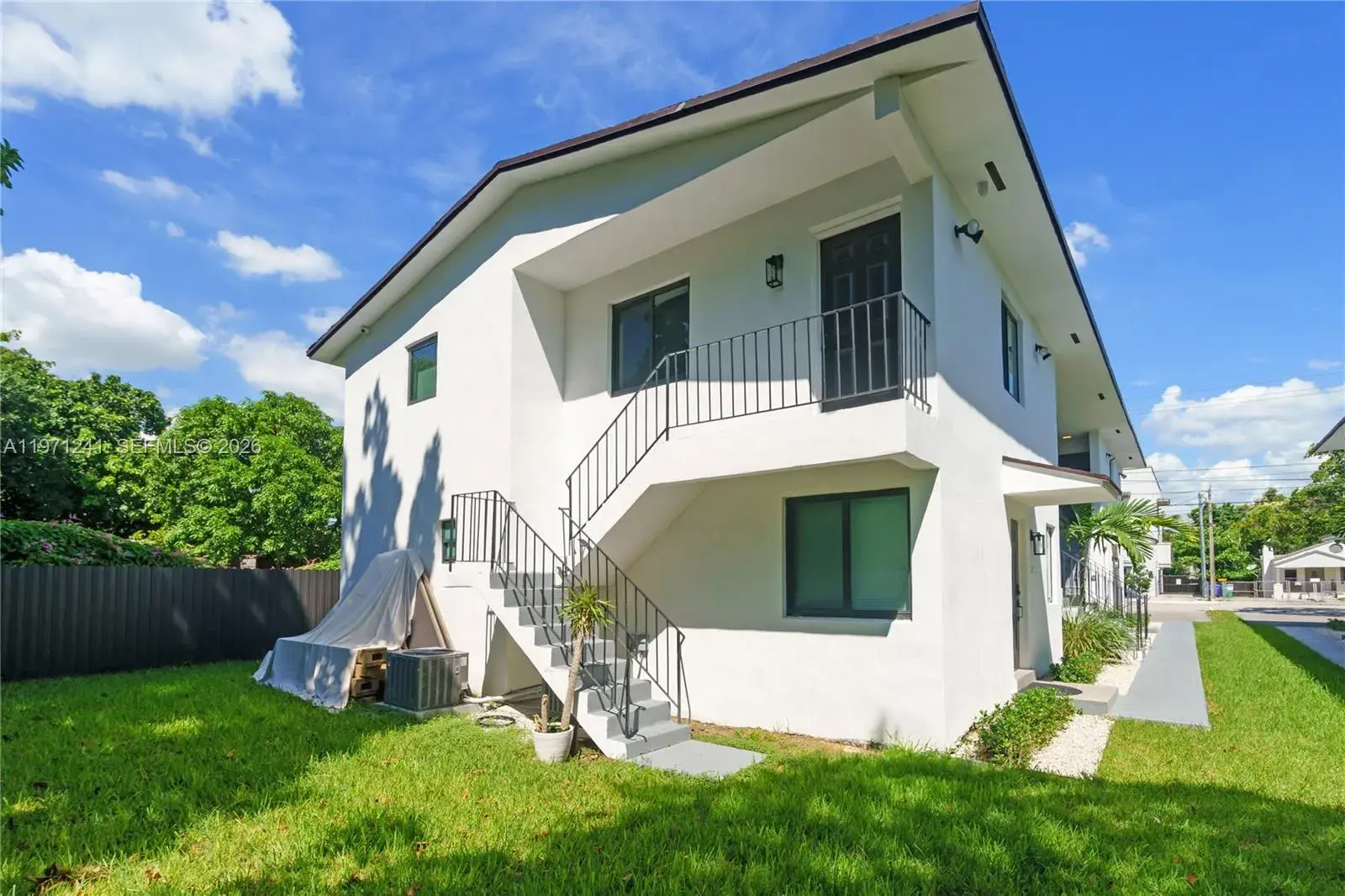 1054 NW 29th St, Miami FL 33127