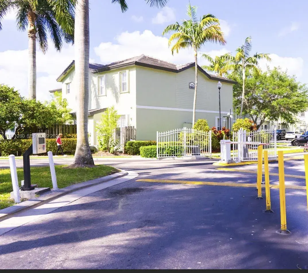 2928 SE 2nd St # 8, Homestead FL 33033