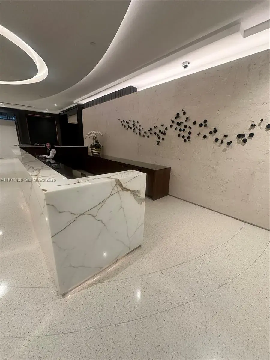 1717 N Bayshore Dr # 2740, Miami FL 33132
