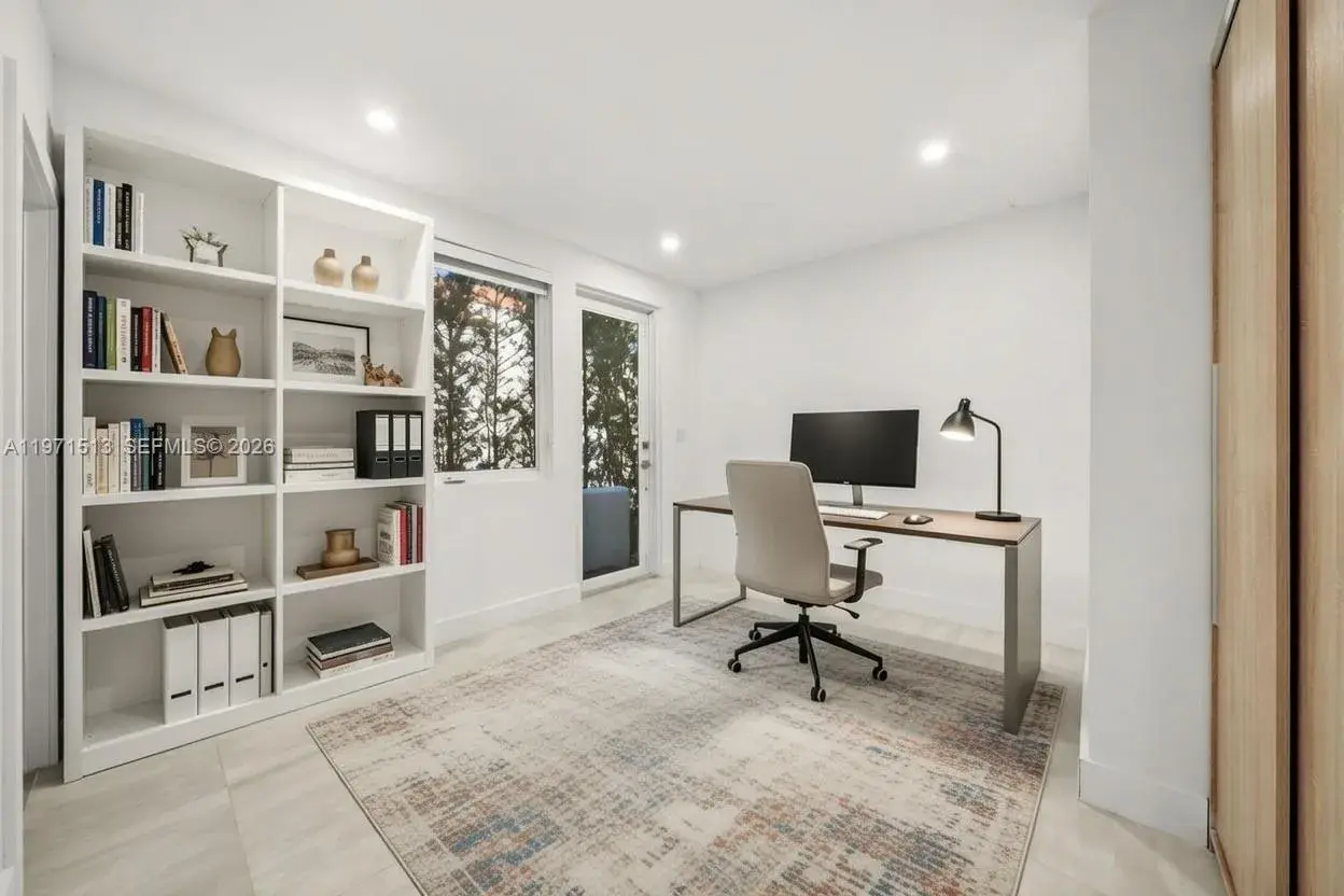 3166 Royal Palm Ave, Miami Beach FL 33140