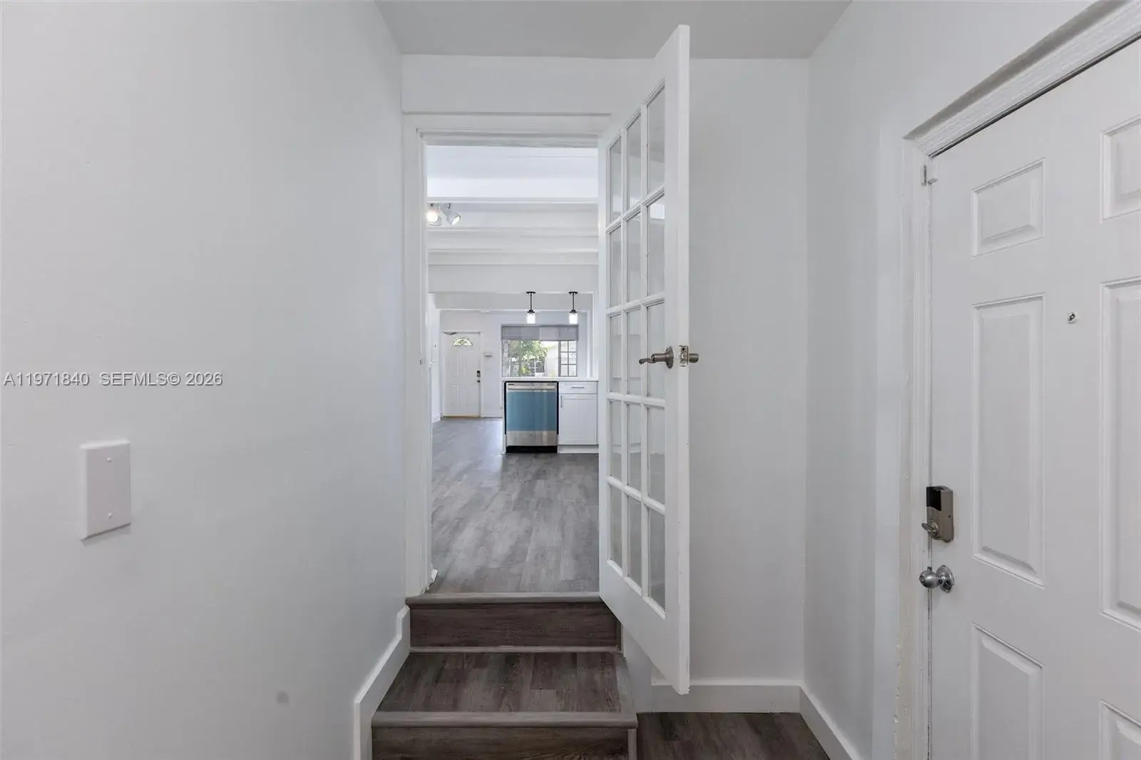 132 SW 2nd Ave, Hallandale Beach FL 33009