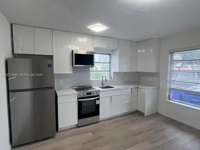 3 bedroom 1 bath Residential Lease for rent at 2213 Grant St # A, Hollywood FL 33020