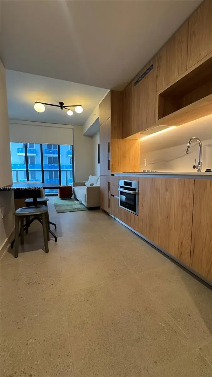 11 6th # 1508, Miami FL 33132