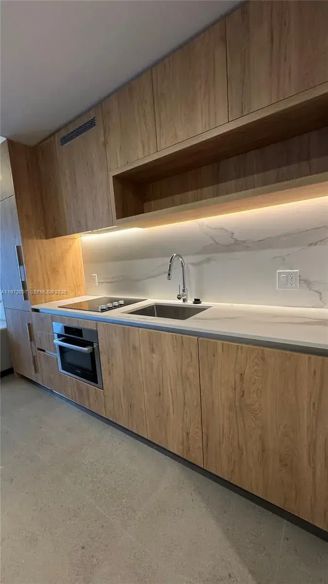 11 6th # 1508, Miami FL 33132