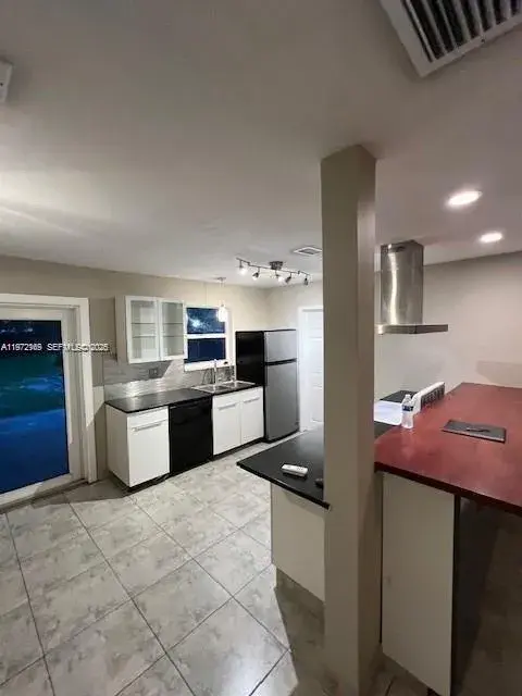 5634 Madison St, Hollywood FL 33023