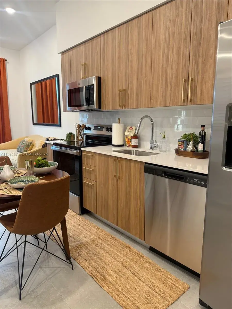 2001 Van Buren St # 545, Hollywood FL 33020
