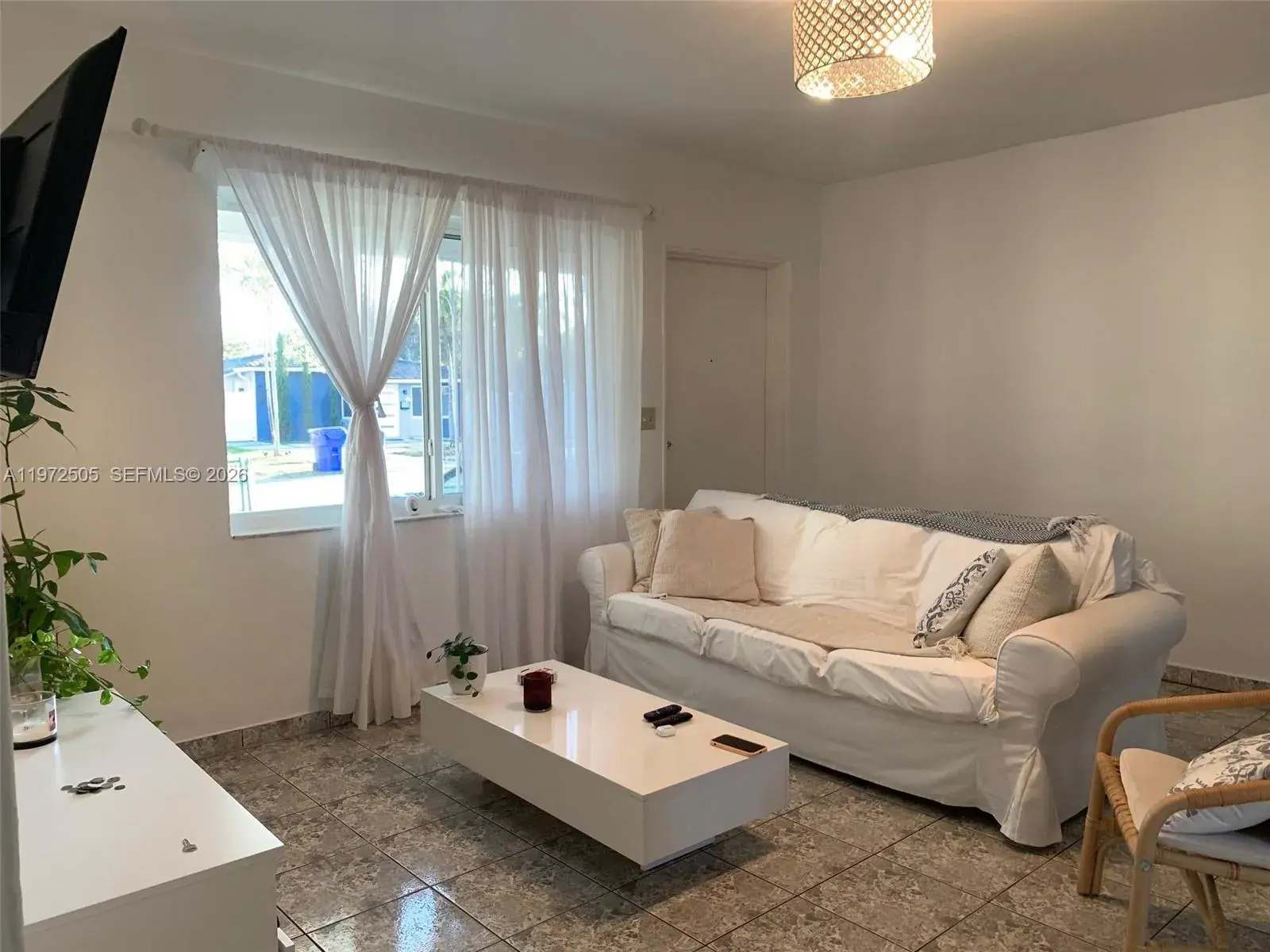 2 bedroom 1 bath Residential Lease for rent at 2131 Arthur St # 0, Hollywood FL 33020