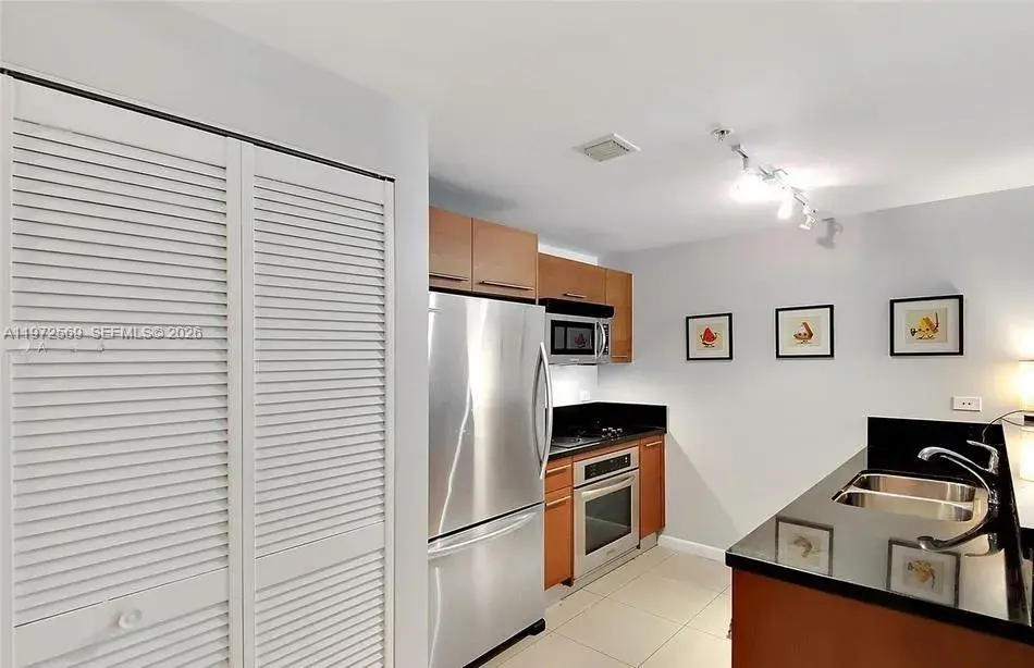 253 NE 2nd St # 608, Miami FL 33132