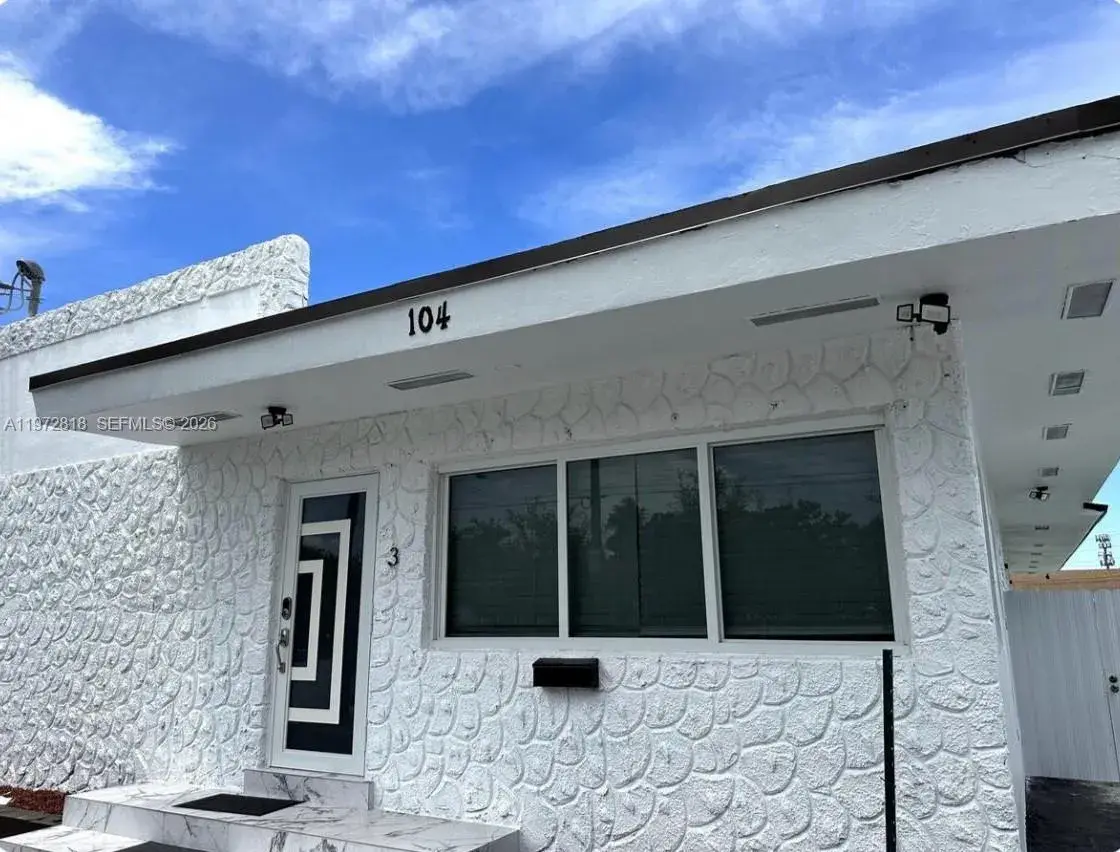 3 bedroom 2 bath Residential Lease for rent at 104 NW 9th ST # 3, Hallandale Beach FL 33009