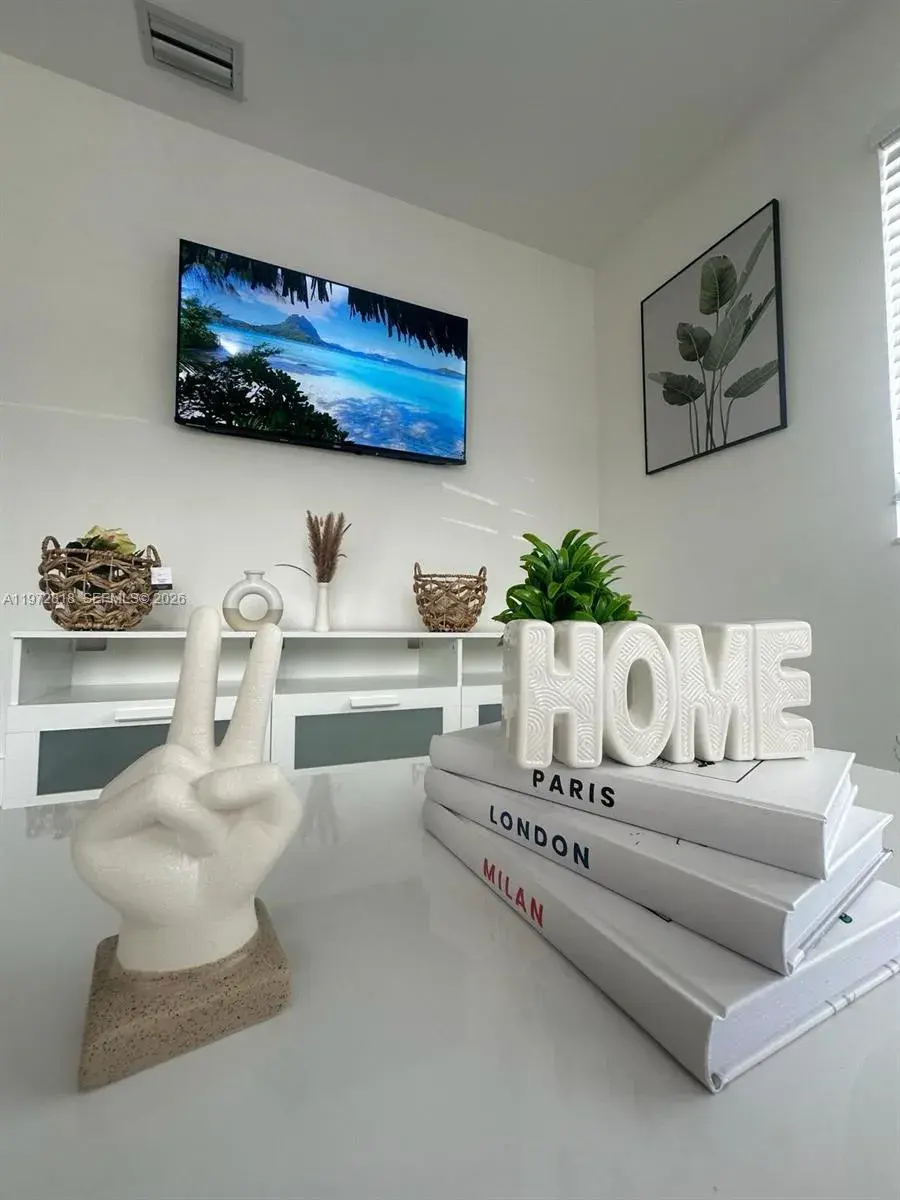 104 NW 9th ST # 3, Hallandale Beach FL 33009