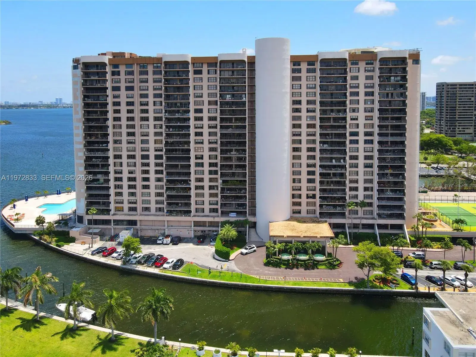 2 bedroom 3 bath for sale at 1800 NE 114th St # 711, Miami FL 33181