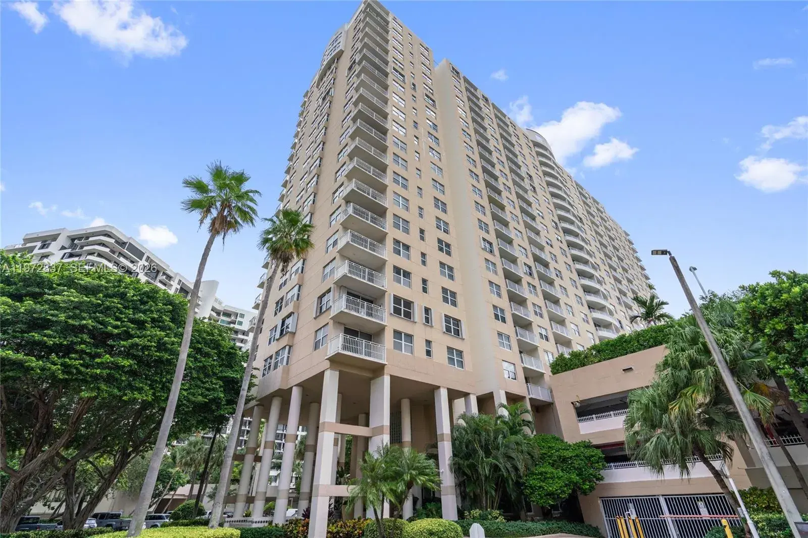 770 Claughton Island Dr # 806, Miami FL 33131