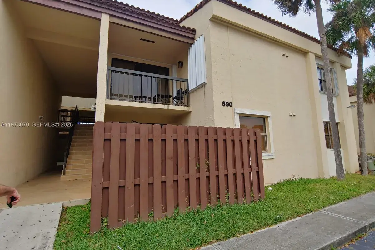 690 W Park Dr # 204, Miami FL 33172
