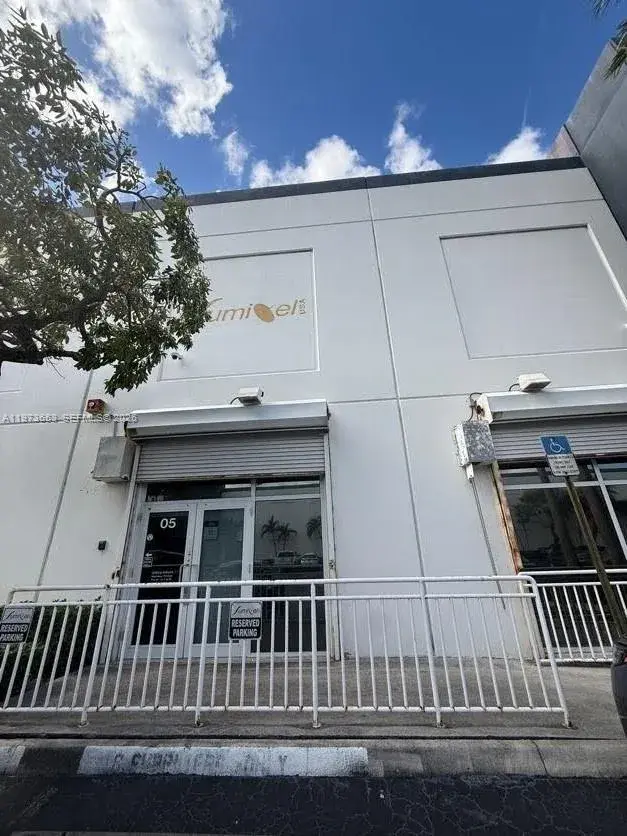 7620 NW 25th St # 5, Miami FL 33122