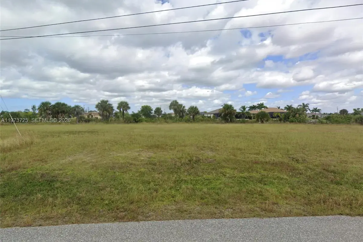 3779 NE 14th Pl, Cape Coral FL 33909