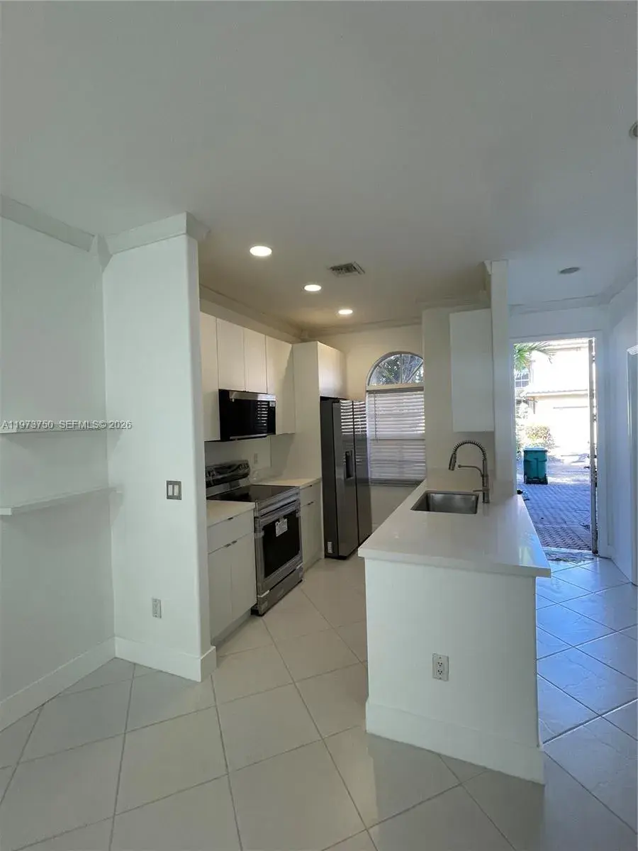 703 NE 195th St # 703, Miami FL 33179