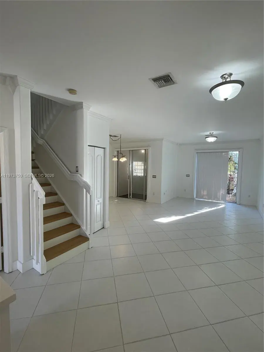 703 NE 195th St # 703, Miami FL 33179