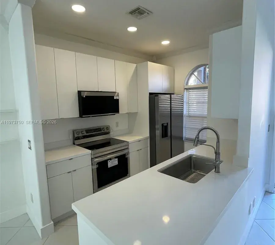 703 NE 195th St # 703, Miami FL 33179