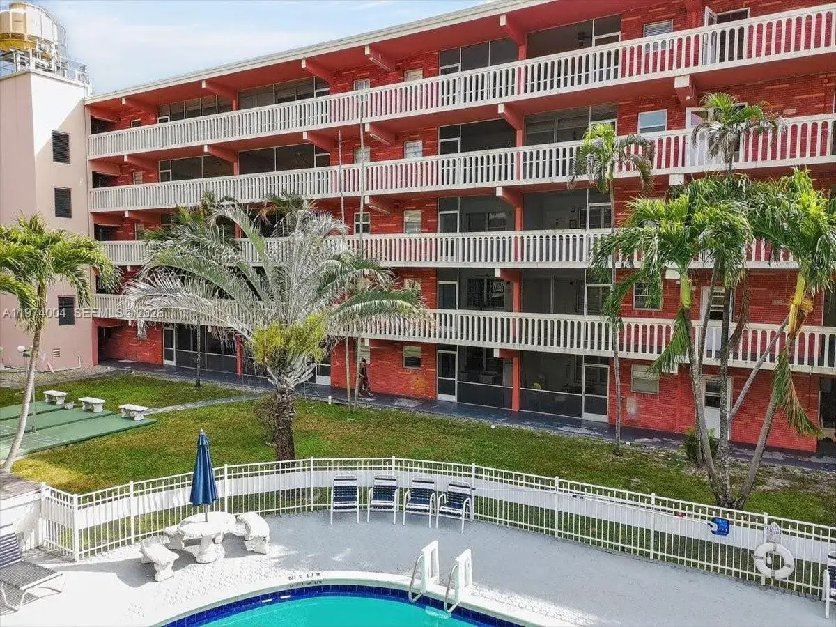 1 bedroom 1 bath Residential for sale at 180 NE 12th Ave # 15B, Hallandale Beach FL 33009