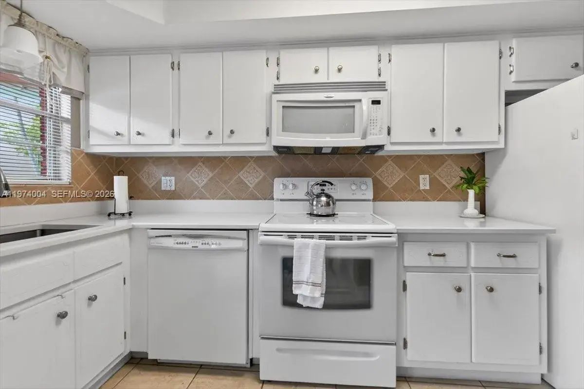 180 NE 12th Ave # 15B, Hallandale Beach FL 33009
