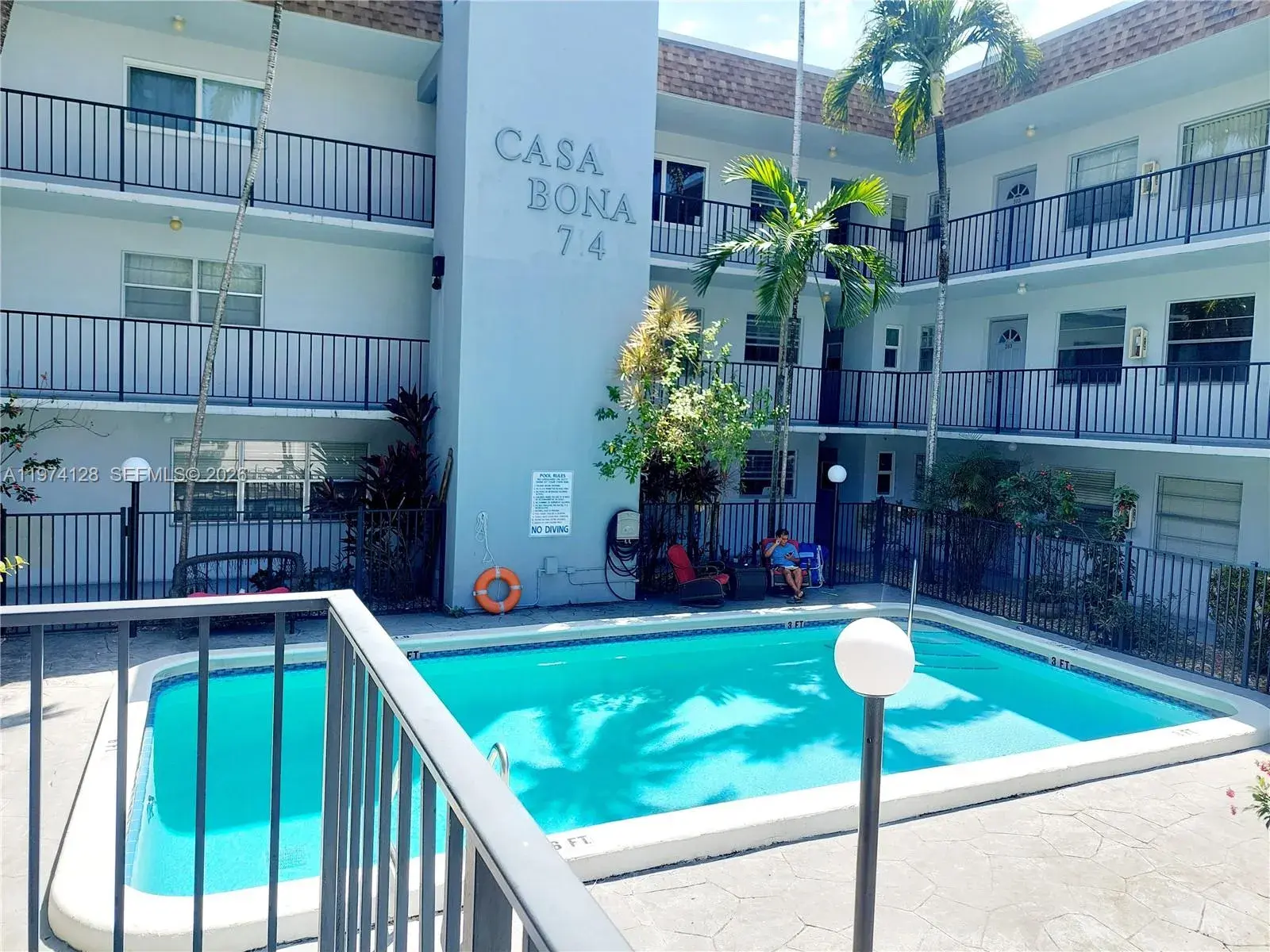 1 bedroom 1 bath Residential Lease for rent at 714 NE 10th St # 103, Hallandale Beach FL 33009