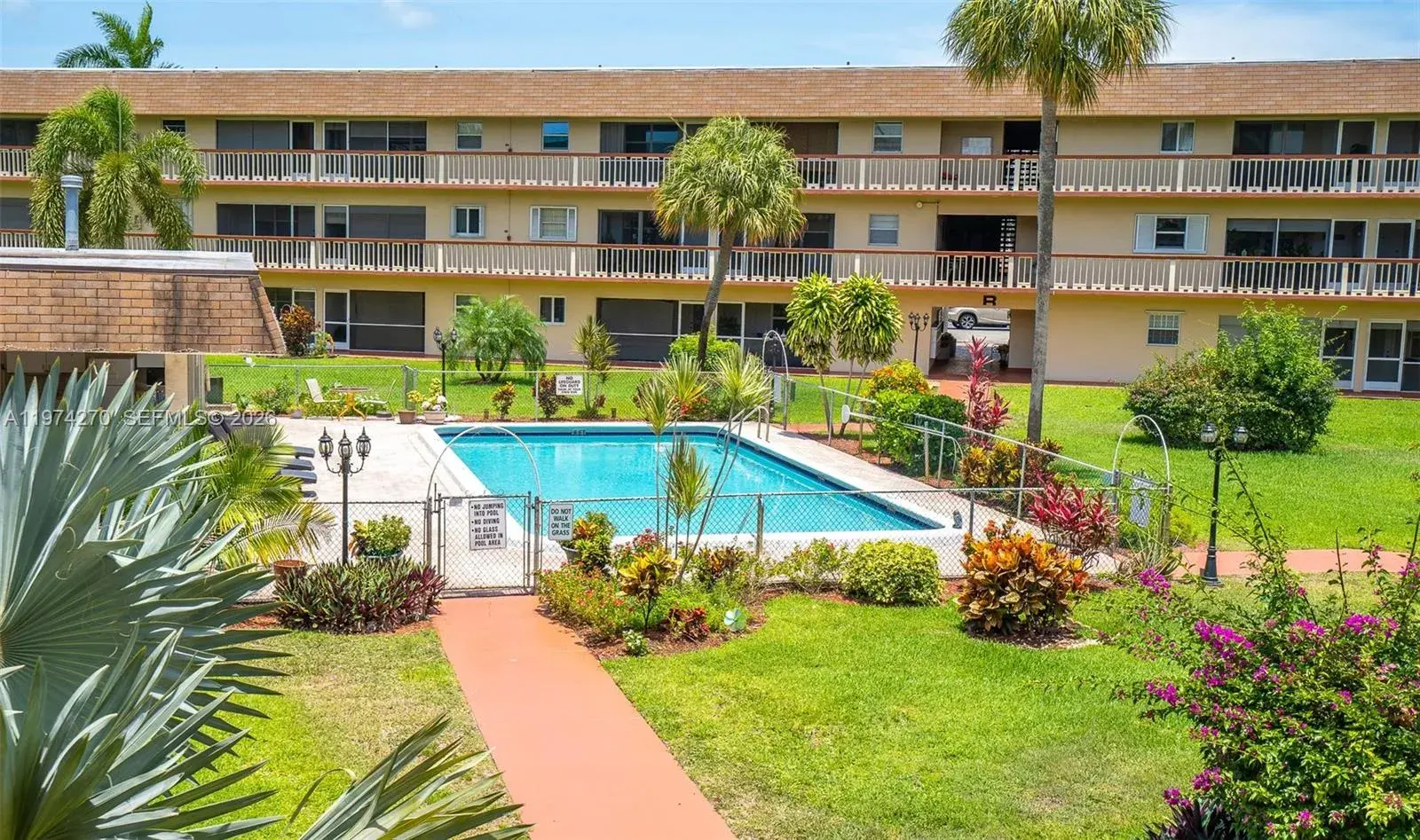2 bedroom 2 bath Residential for sale at 5300 Washington St # T227, Hollywood FL 33021