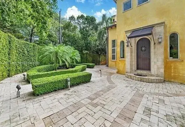 3733 Solana Rd, Miami FL 33133