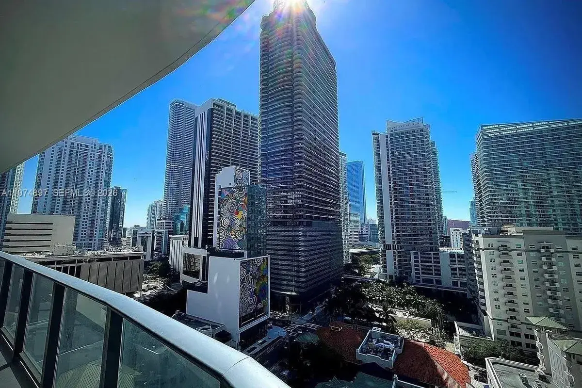 45 SW 9th St # 1206, Miami FL 33130