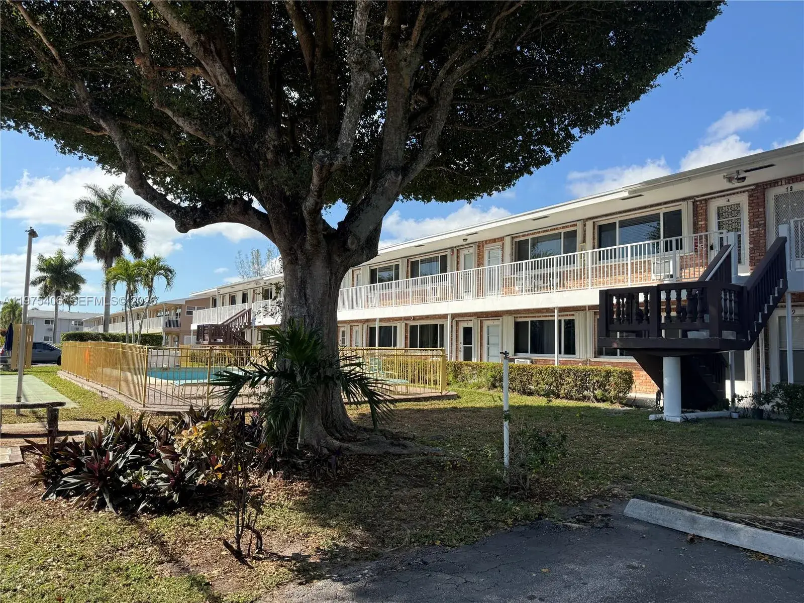 1 bedroom 1 bath Residential Lease for rent at 450 Layne Blvd # 17, Hallandale Beach FL 33009