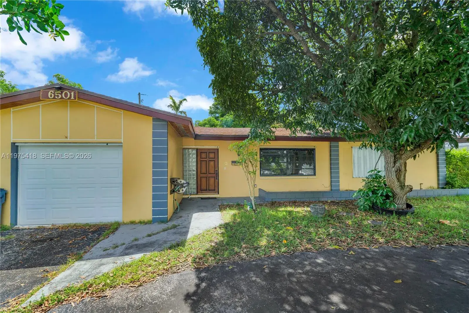 3 bedroom 2 bath Residential for sale at 16501 SW 102nd Ct, Miami FL 33157