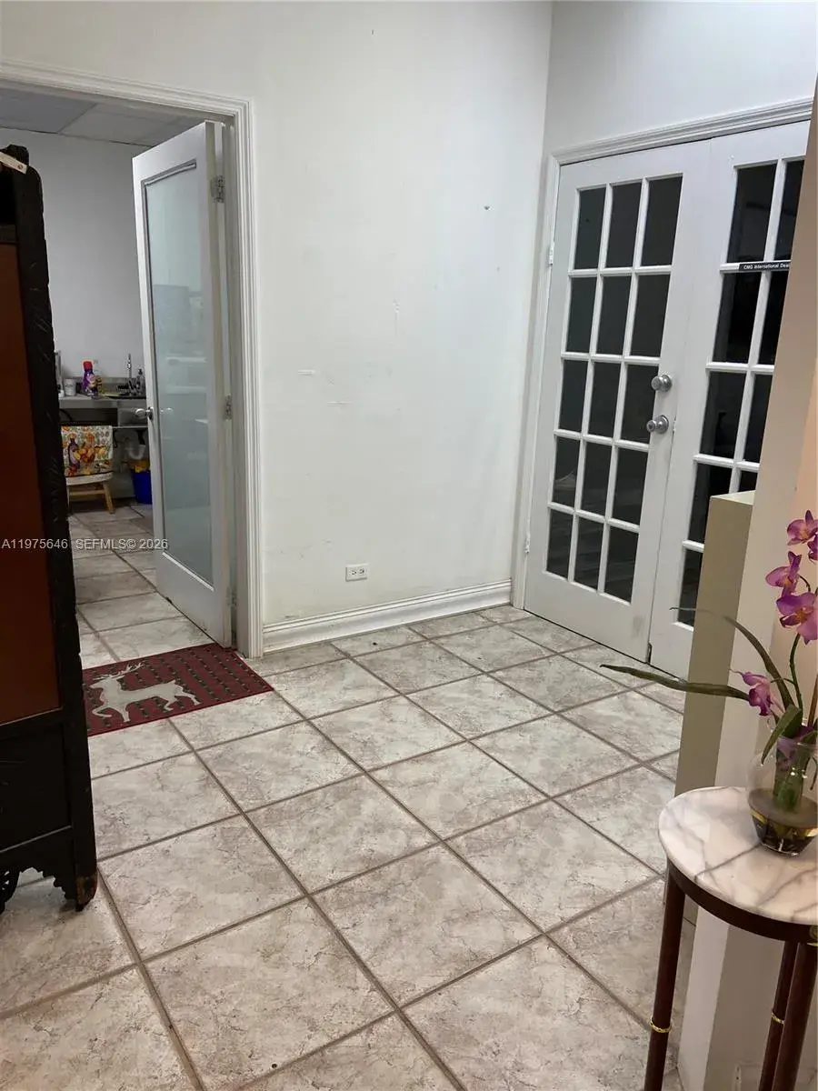 5601 Collins Ave, Miami Beach FL 33140