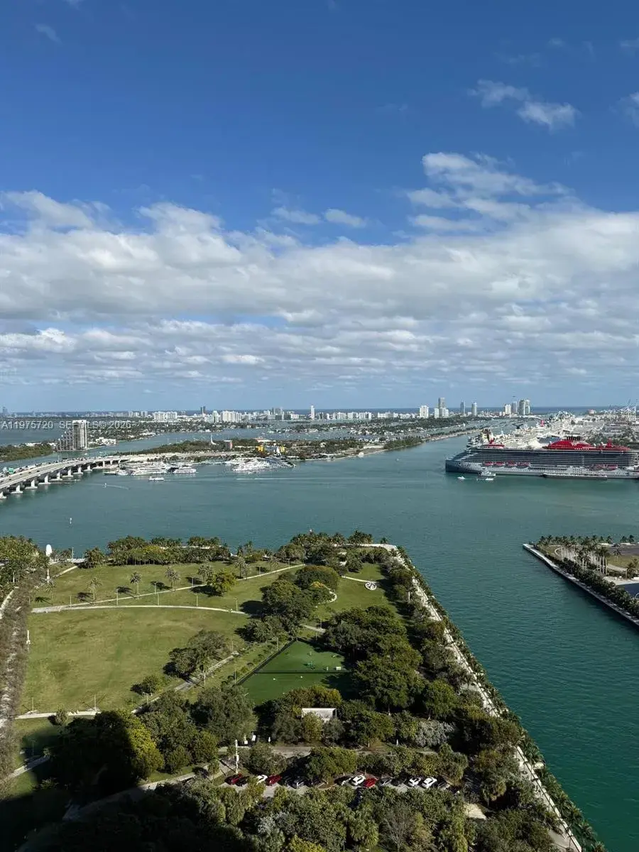 900 Biscayne Blvd # 3704, Miami FL 33132