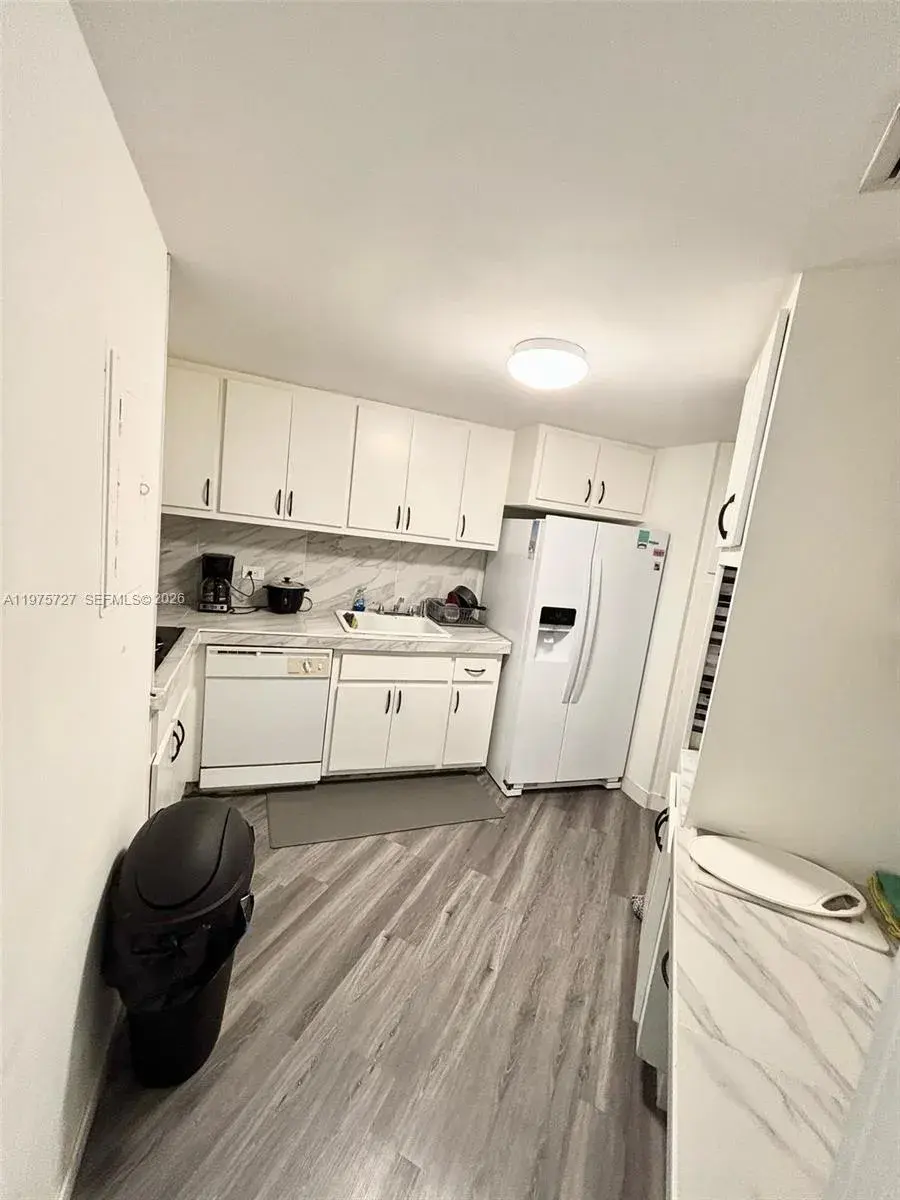 905 Brickell Bay Dr # 1824, Miami FL 33131 photo 2