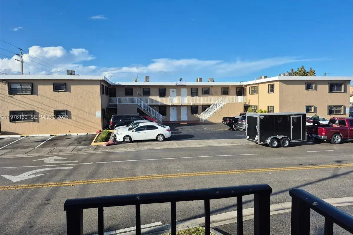 1185 W 27th St, Hialeah FL 33010