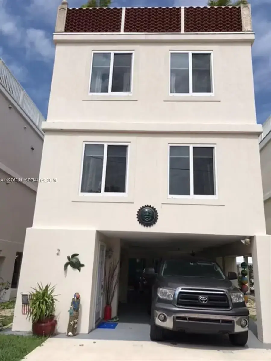 3 bedroom 3 bath Residential for sale at 12400 Overseas Hwy, Marathon FL 33050