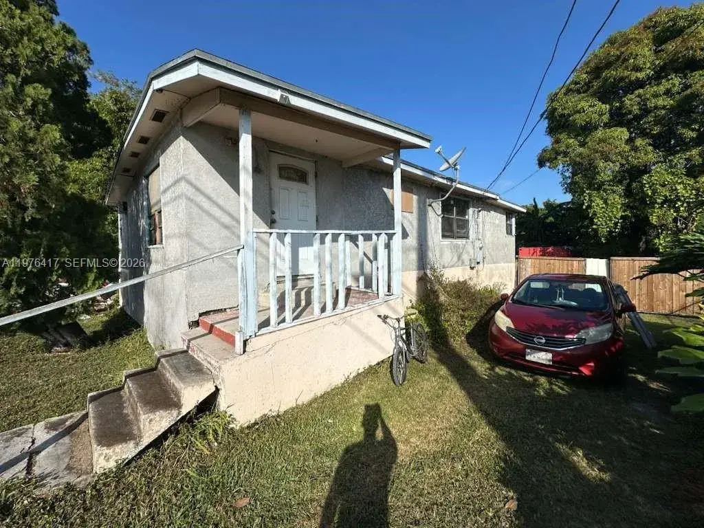 640 Palm Beach Rd, South Bay FL 33493