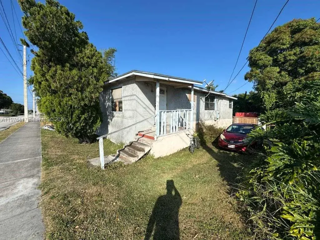 640 Palm Beach Rd, South Bay FL 33493