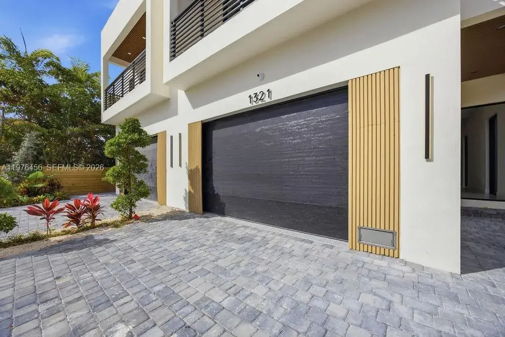 1321 NE 13th Ave, Fort Lauderdale FL 33304
