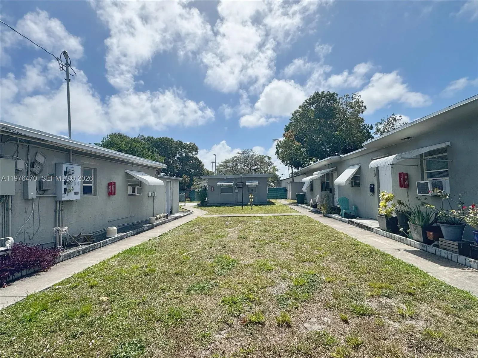 1 bath Residential Lease for rent at 124 SE 4th St # 2, Hallandale Beach FL 33009