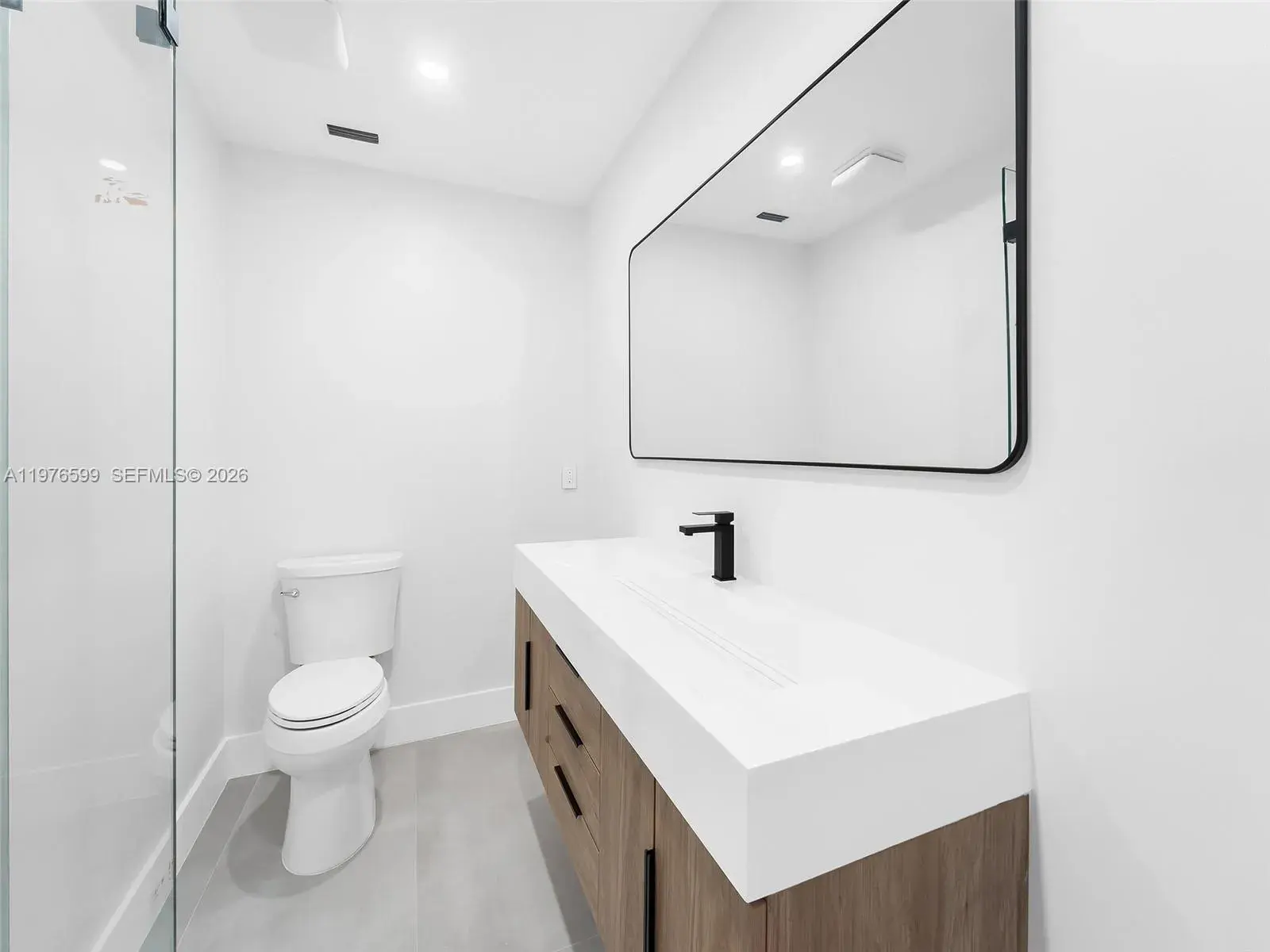 212 SW 7th St, Hallandale Beach FL 33009