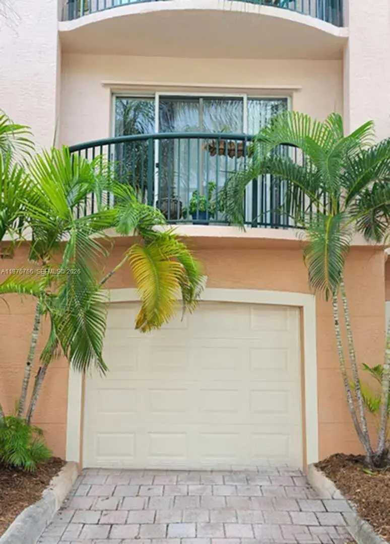 2 bedroom 2 bath Residential for sale at 2033 SE 10th Ave # 614, Fort Lauderdale FL 33316