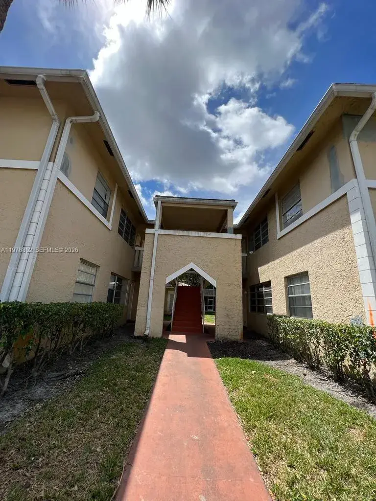 2 bedroom 2 bath Residential for sale at 10204 Twin Lakes Dr # H, Coral Springs FL 33071
