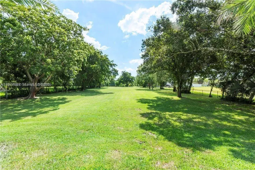 224 E Acre Dr, Plantation FL 33317