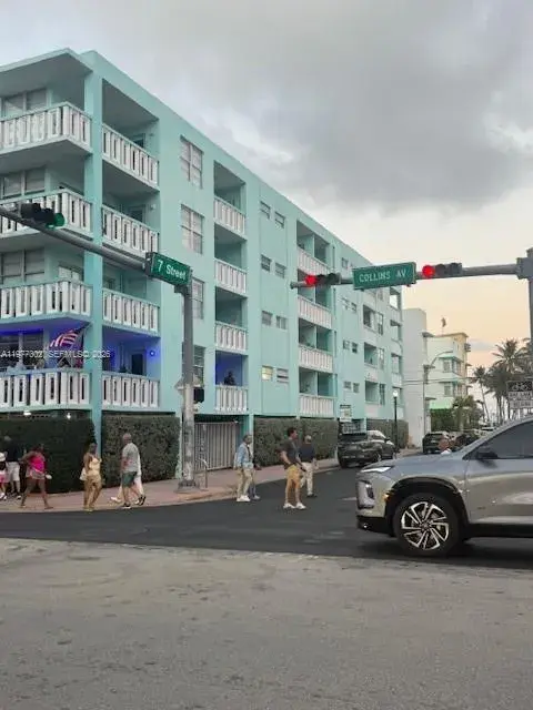 1 bedroom 1 bath Residential Lease for rent at 701 Collins Ave # 2B, Miami Beach FL 33139