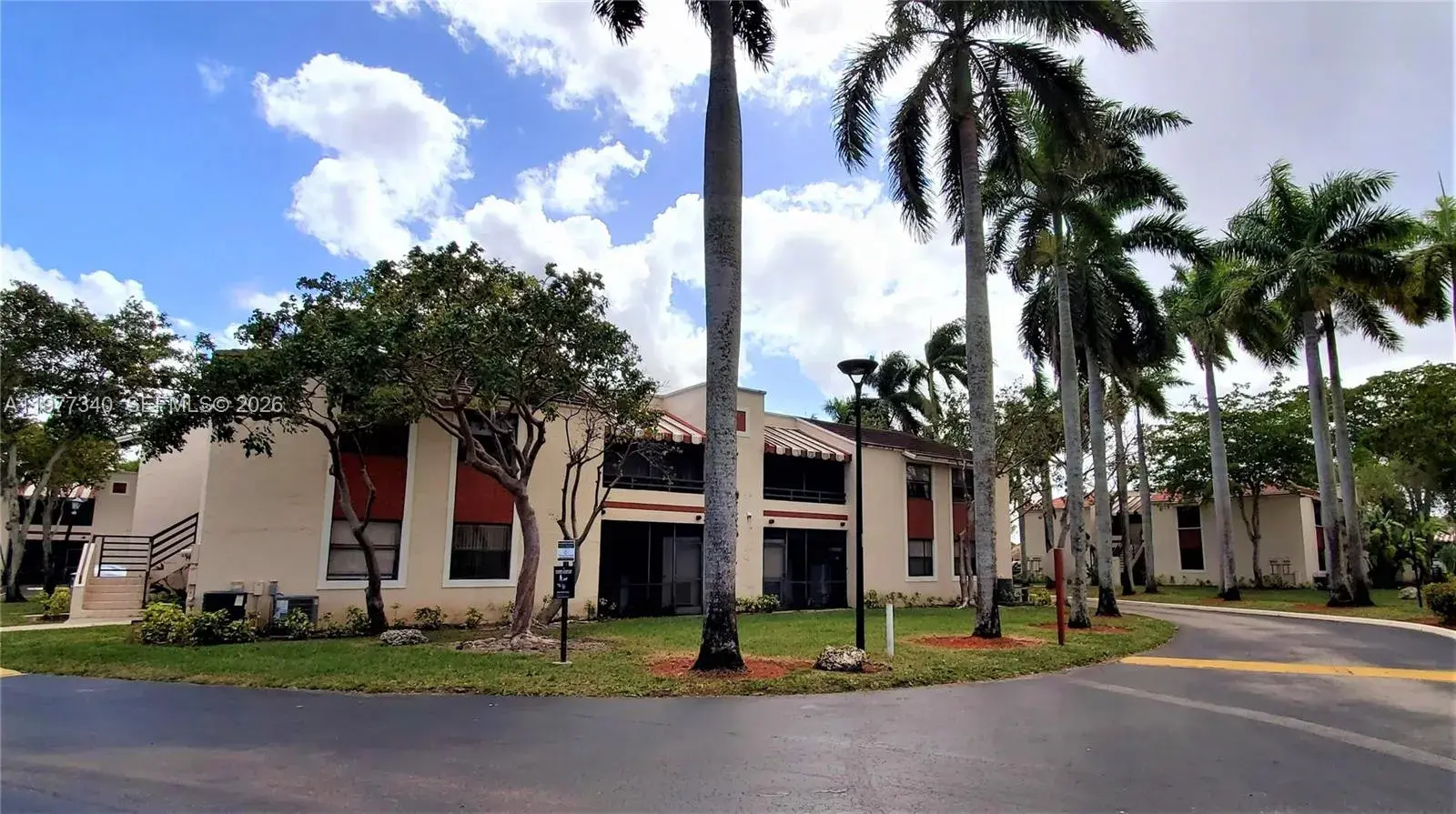 2 bedroom 2 bath Residential for sale at 20025 NE 3rd Ct # 1, Miami FL 33179