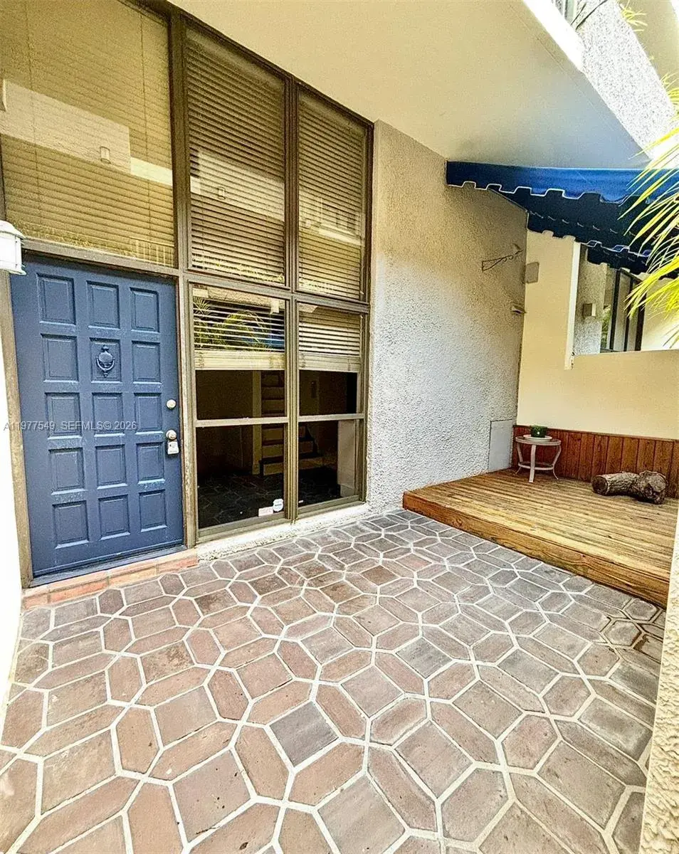 Commercial Sale for sale at 2666 Tigertail Ave # 114, Miami FL 33133