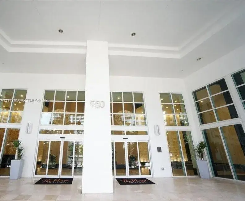 2 bedroom 2 bath Residential for sale at 950 Brickell Bay Dr # 1107, Miami FL 33131