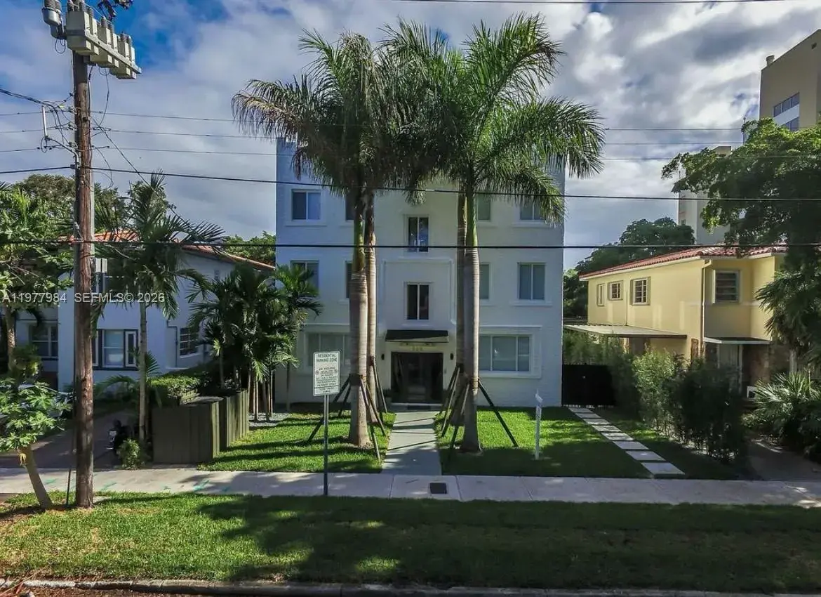 1 bedroom 1 bath Residential Lease for rent at 333 SW 30th Rd # 1, Miami FL 33129
